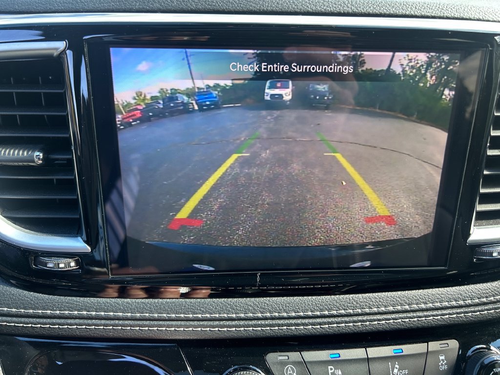 Used 2025 Chrysler Pacifica Limited FWD image 25
