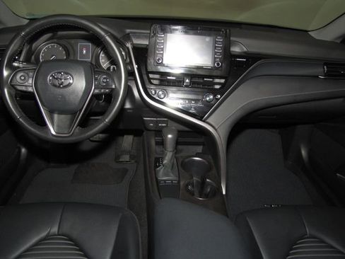 Used 2024 Toyota Camry SE image 14