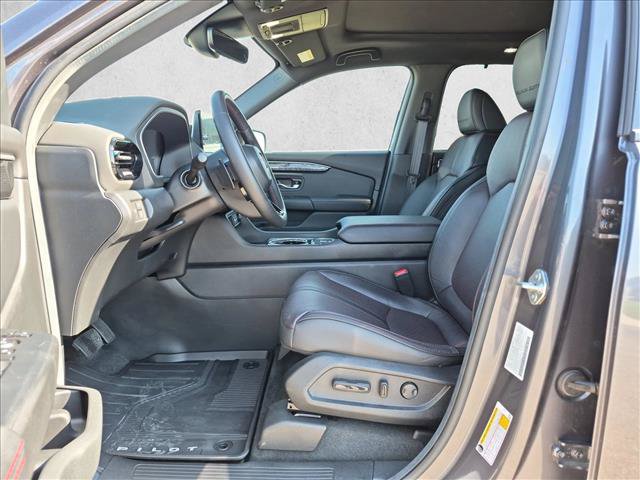 Used 2025 Honda Pilot Black Edition image 16