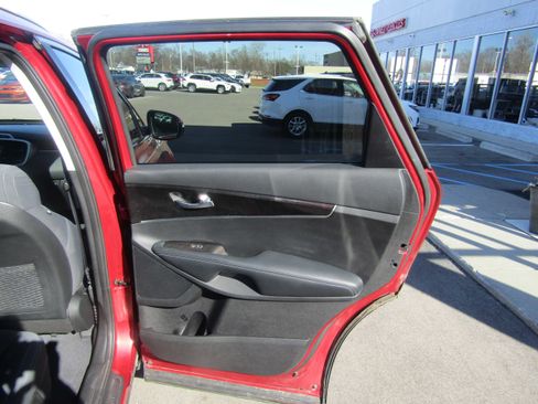 Used 2017 Kia Sorento FWD image 11