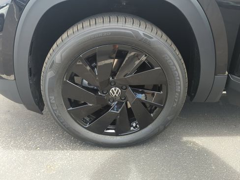 New 2026 Volkswagen Atlas SE image 25