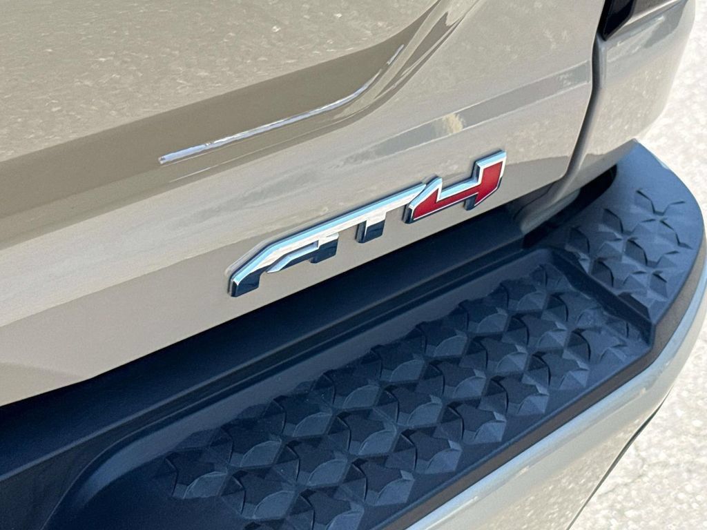 Used 2023 GMC Canyon AT4 AWD/4WD image 8