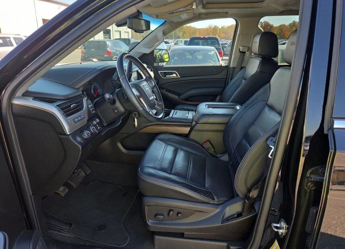 Used 2019 GMC Yukon Denali w/ Denali Ultimate Package AWD/4WD image 8