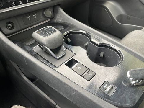 Used 2024 Nissan Rogue SV FWD image 21