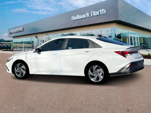 Used 2025 Hyundai Elantra Sport FWD image 4