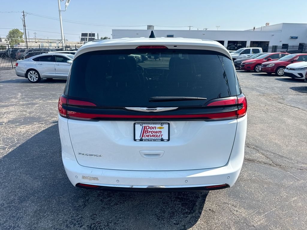 Used 2024 Chrysler Pacifica Touring-L FWD image 42