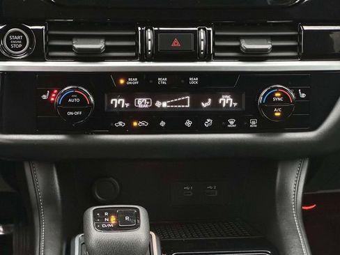 Used 2024 Nissan Pathfinder SV w/ Black Appearance Package image 21