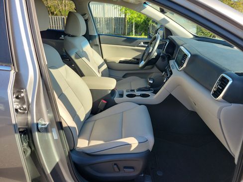 Used 2022 Kia Sportage EX w/ EX Technology Package image 6