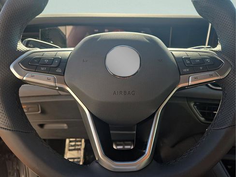 New 2026 Volkswagen Tiguan SE R-Line image 25