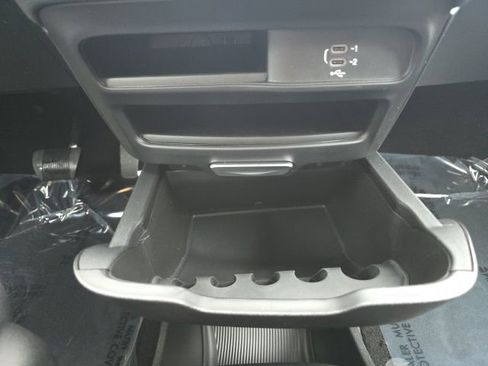 New 2026 Chrysler Pacifica Select AWD/4WD image 15