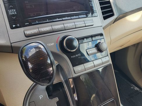 Used 2010 Toyota Venza image 24