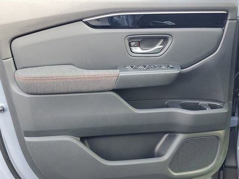 New 2025 Honda Pilot Sport image 9