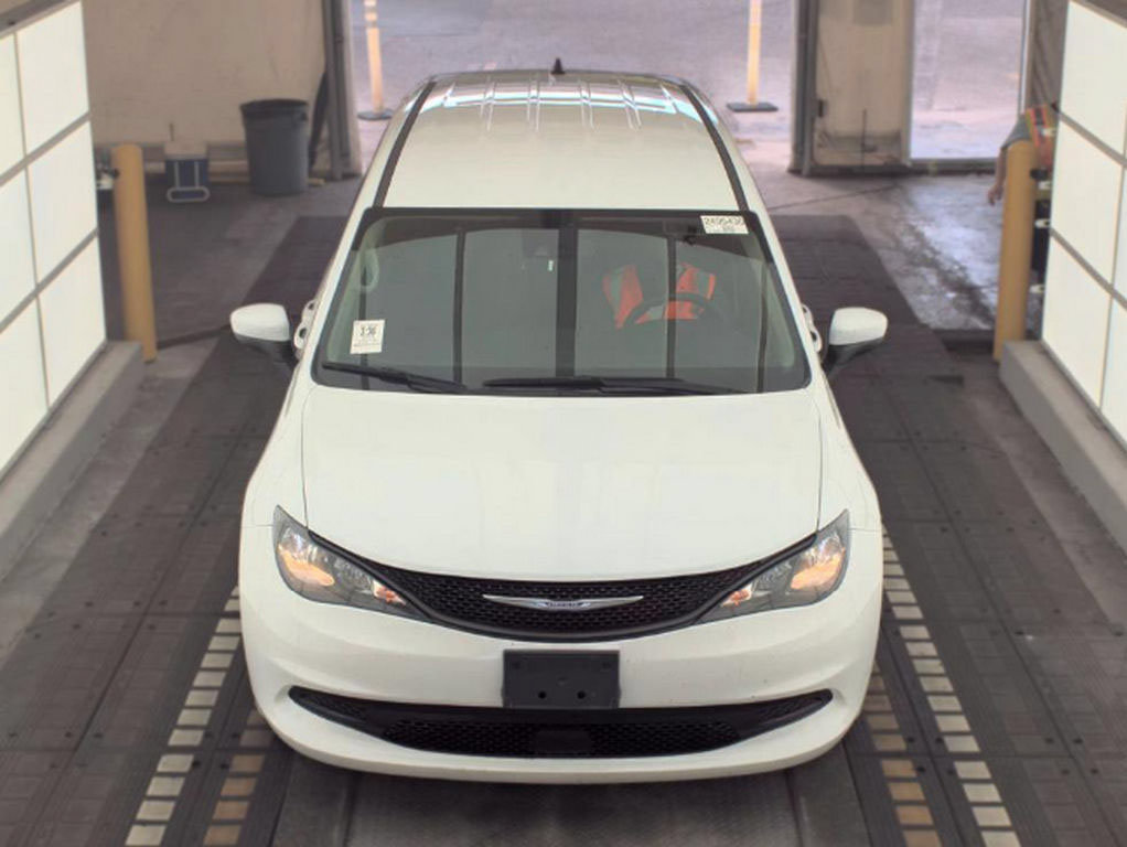 Used 2023 Chrysler Voyager LX FWD image 2