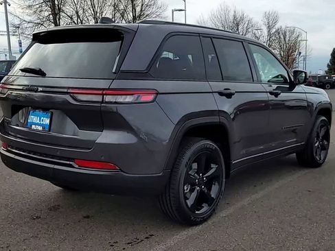 New 2025 Jeep Grand Cherokee Altitude image 8