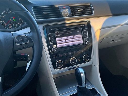 Used 2012 Volkswagen Passat 2.5 SE image 9