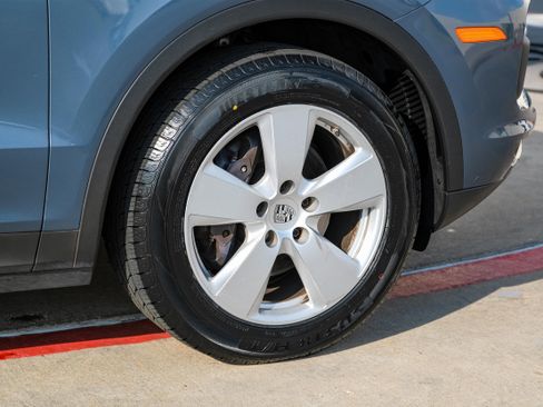 Used 2019 Porsche Cayenne image 48