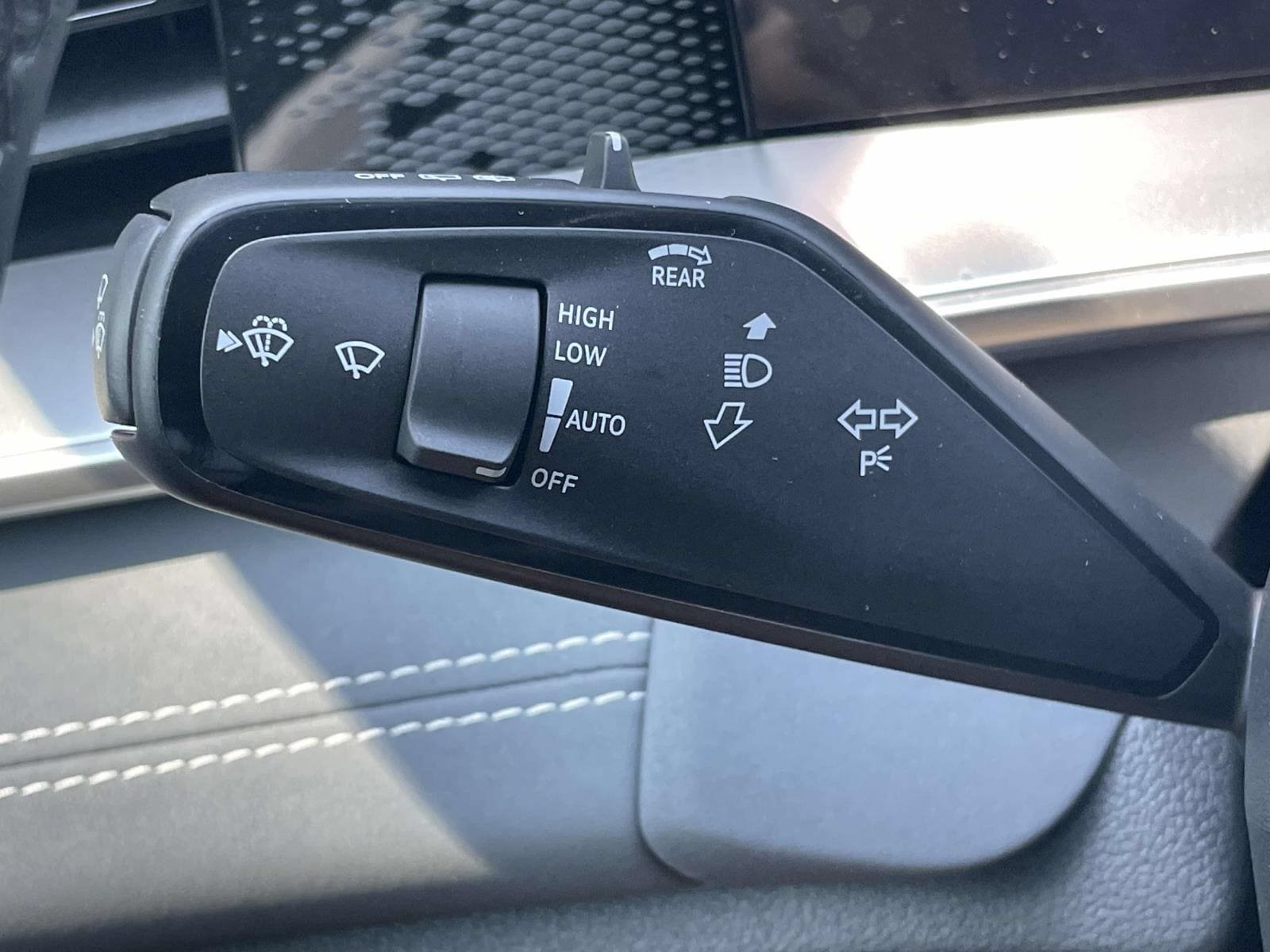 New 2026 Volkswagen Tiguan SE R-Line FWD image 23