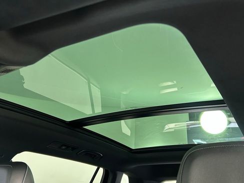 Used 2022 Volkswagen Tiguan SEL R-Line image 33