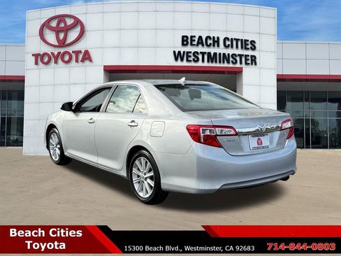 Used 2014 Toyota Camry XLE w/ Leather Package FWD image 8