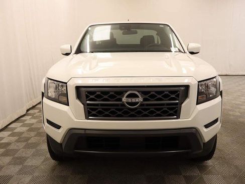 Used 2024 Nissan Frontier SV image 18