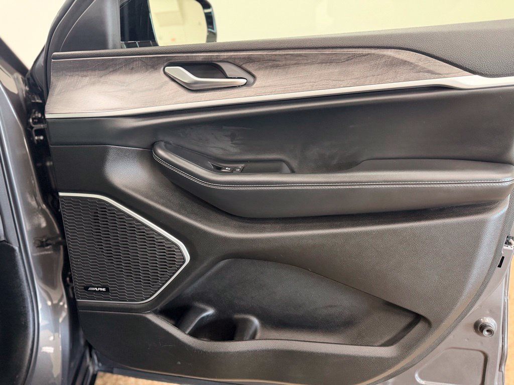 Used 2022 Jeep Grand Cherokee Limited AWD/4WD image 19