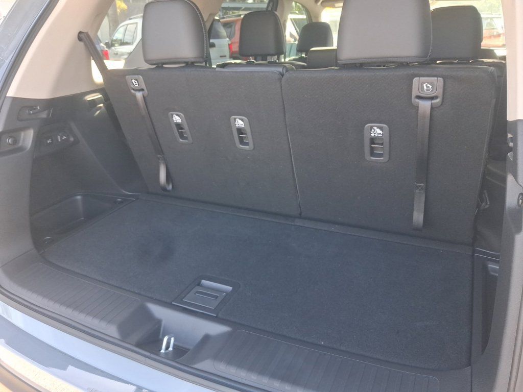 Used 2025 Honda Pilot Touring image 12