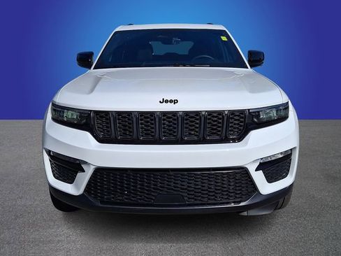 Used 2025 Jeep Grand Cherokee Limited w/ Black Appearance Package AWD/4WD image 2