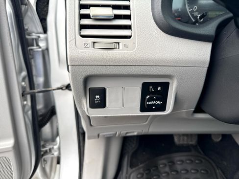 Used 2013 Toyota Corolla LE image 21