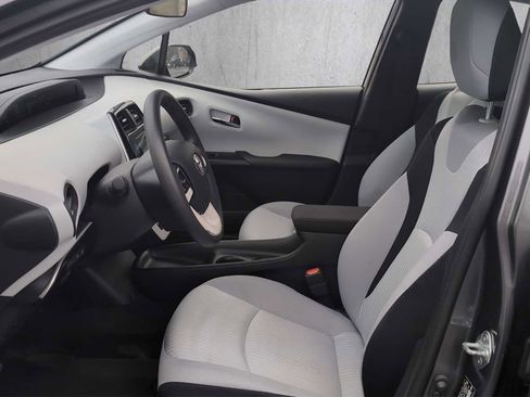 Used 2018 Toyota Prius Two image 10