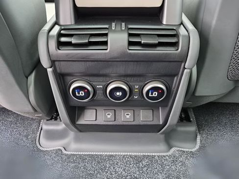Used 2024 Land Rover Defender 110 X-Dynamic SE image 21