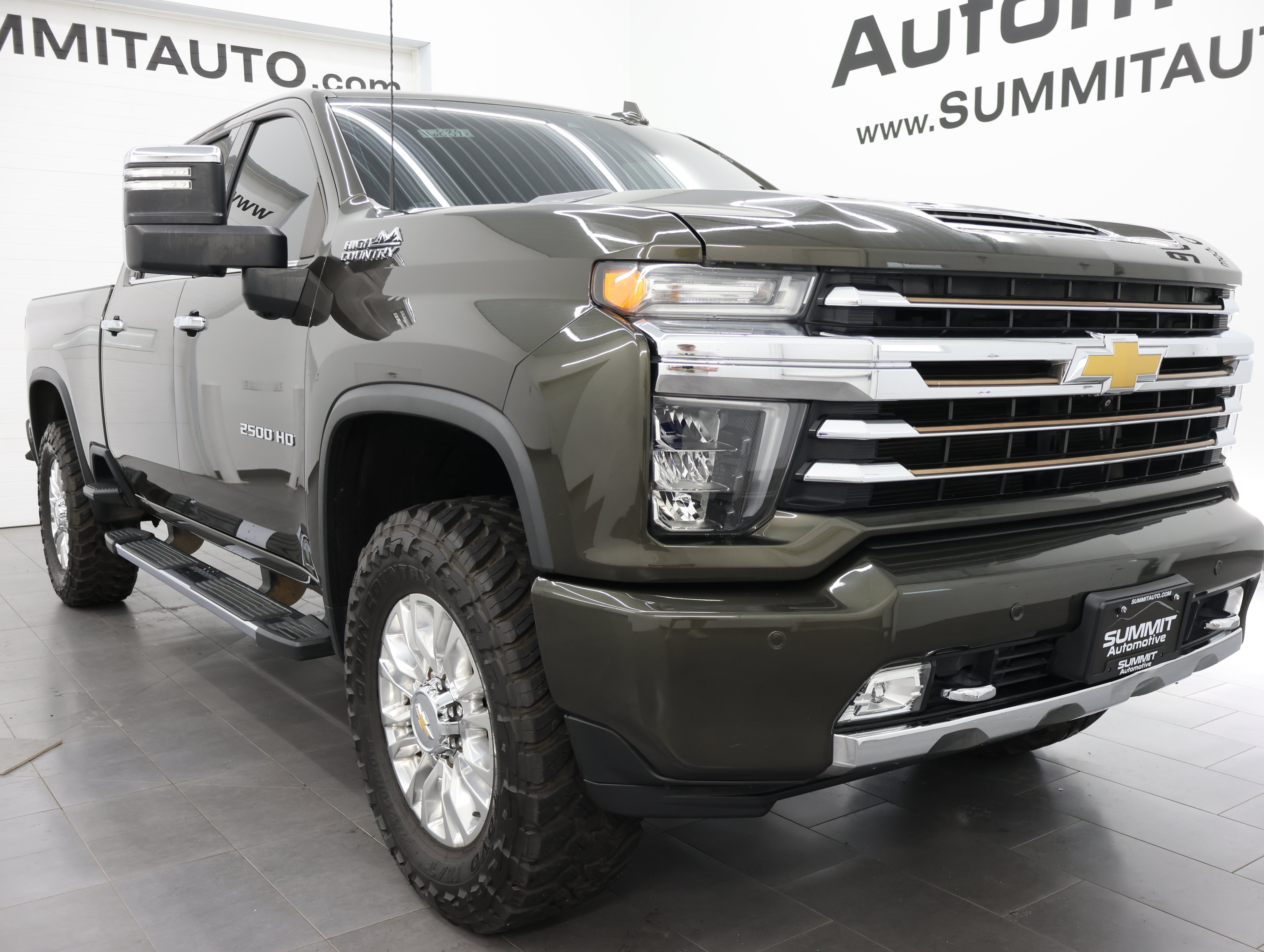 Used 2022 Chevrolet Silverado 2500 High Country AWD/4WD image 2