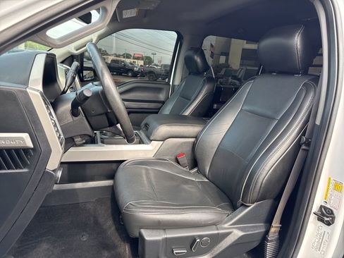 Used 2017 Ford F350 Lariat w/ Chrome Package image 33