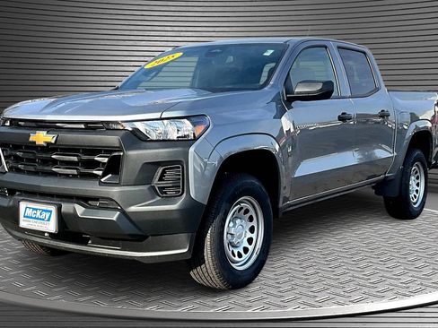 Used 2025 Chevrolet Colorado W/T w/ Advanced Trailering Package image 3