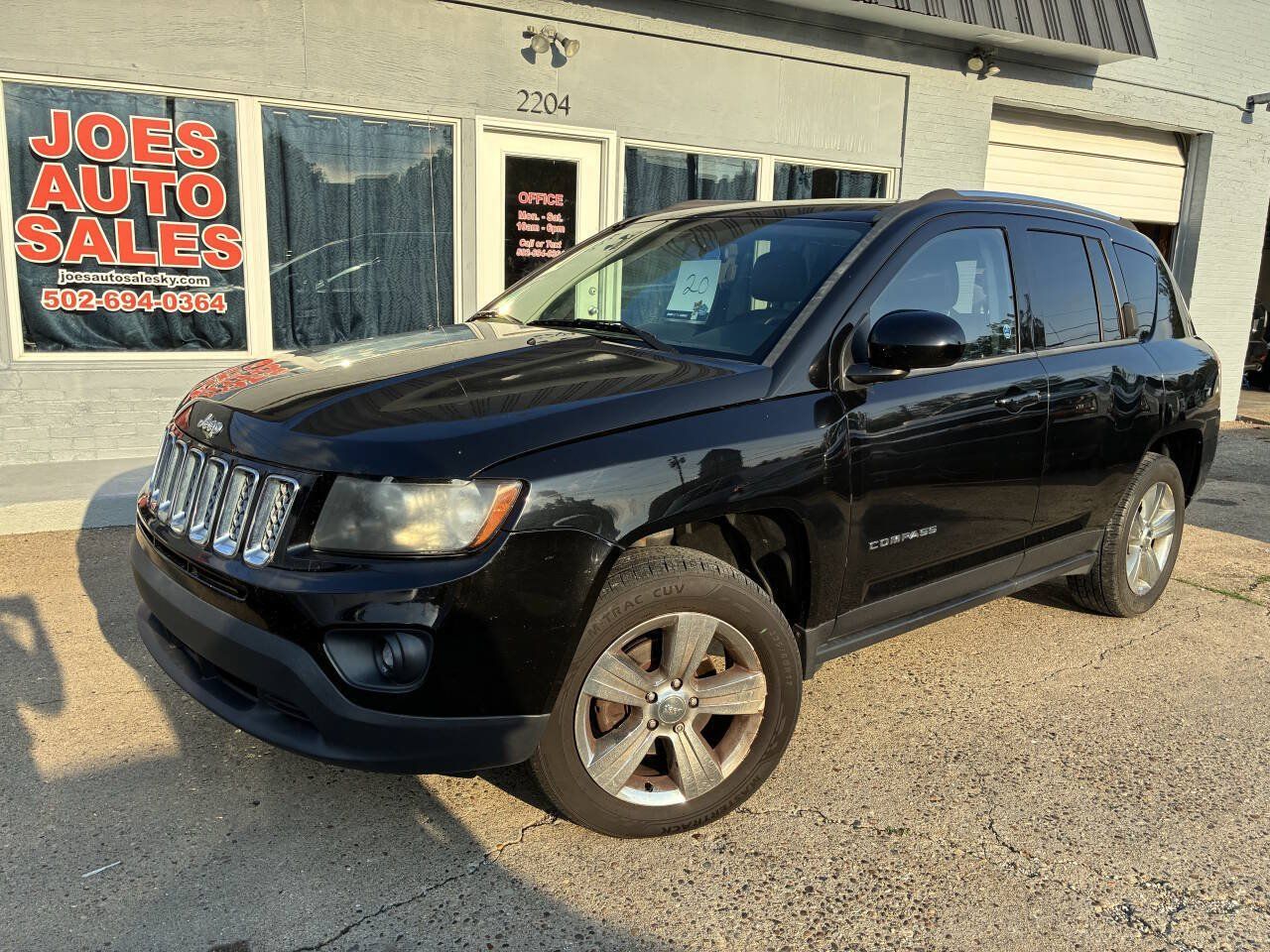 Used 2014 Jeep Compass Latitude w/ Sun/Sound Group FWD image 3