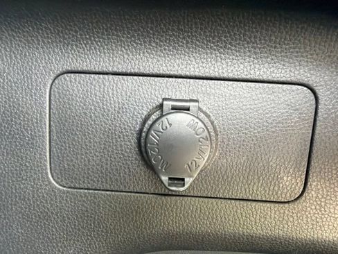Used 2019 Toyota RAV4 XLE w/ Carpet Mat Package AWD/4WD image 11