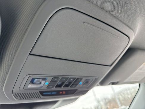 Used 2022 Ford Explorer XLT w/ Equipment Group 202A image 19