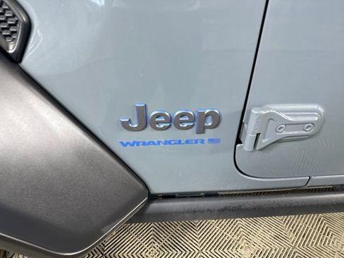 Used 2024 Jeep Wrangler Unlimited image 10