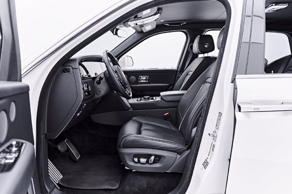 Used 2025 Rolls-Royce Cullinan AWD/4WD image 45