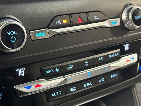 Used 2020 Ford Explorer Limited image 23