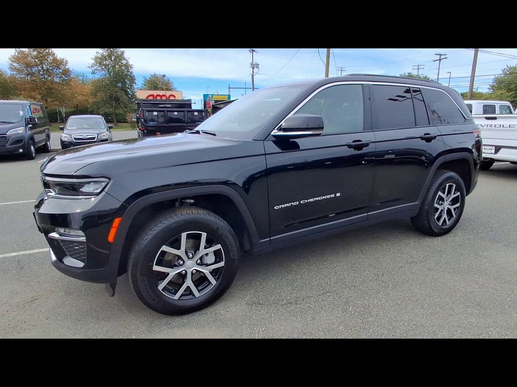Used 2025 Jeep Grand Cherokee Limited AWD/4WD image 4