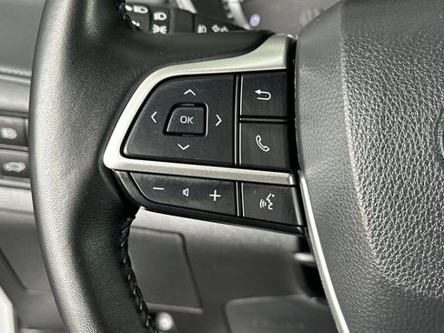 Used 2025 Toyota Highlander LE image 28