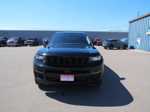 Used 2023 Jeep Grand Cherokee L Limited w/ Black Appearance Package image 4