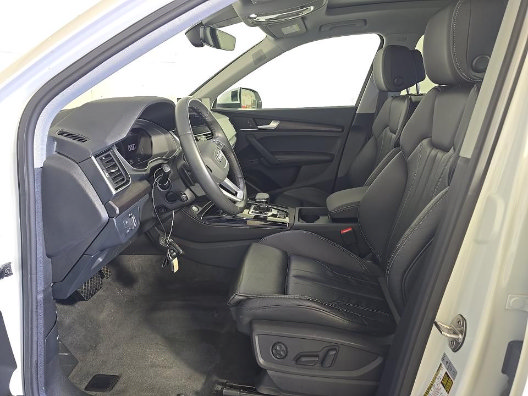 Used 2023 Audi Q5 e Premium Plus w/ Premium Plus Package AWD/4WD image 3
