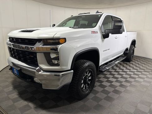 Used 2022 Chevrolet Silverado 3500 LT w/ Convenience Package AWD/4WD image 4