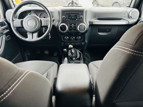 Used 2016 Jeep Wrangler Unlimited Sahara w/ Max Tow Package AWD/4WD image 16