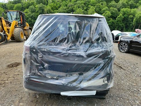 Used 2024 Toyota Sienna XLE AWD/4WD image 4