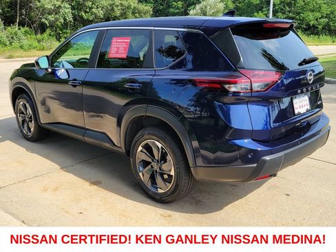 Certified 2025 Nissan Rogue SV AWD/4WD image 5