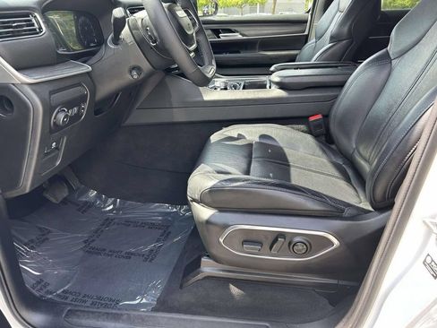 Used 2023 Jeep Wagoneer L Series II AWD/4WD image 21