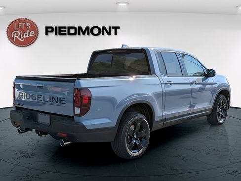 New 2026 Honda Ridgeline Black Edition image 4
