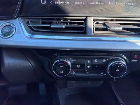 Used 2025 Chevrolet Trax LT w/ LT Convenience Package image 41